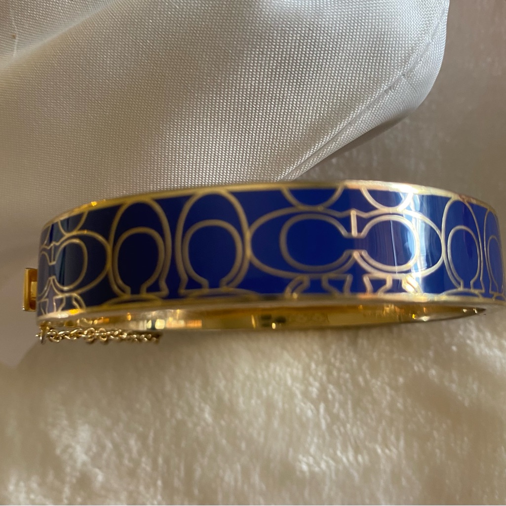 Coach Signature C Enamel Bangle Hinged Closure Bracelet With Safety Chain 75$